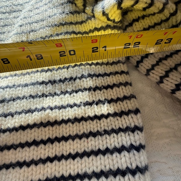 J CREW Blue and Cream Men's Sweater - Picture 9 of 11